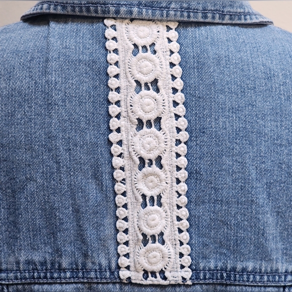 XL Denim Vest With White Crocheted Lace - Picture 7 of 9